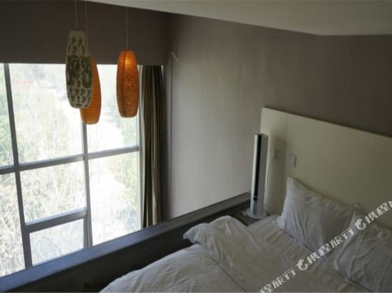 Фото Lhasa Honey Bee Hub