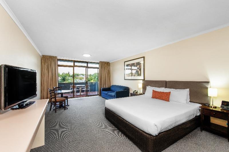 Фото Comfort Hotel Adelaide Meridien