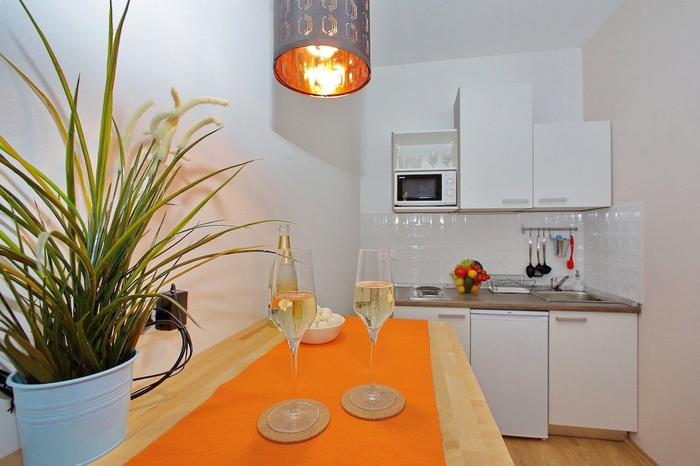 Фото Guverna New City Accommodation