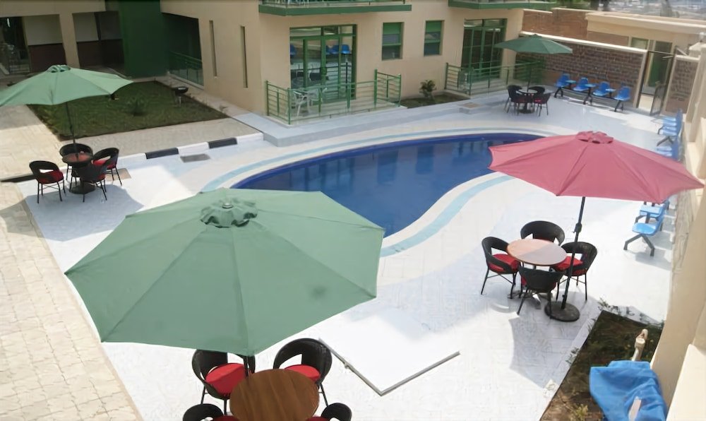 Фото Highlands Suites Hotel