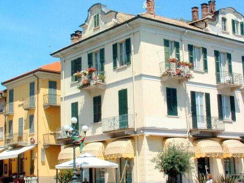 Гостиница Cozy Mansion near Lake in Baveno Italy в Бавене