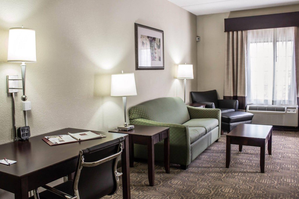 Фото Comfort Suites Regency Park