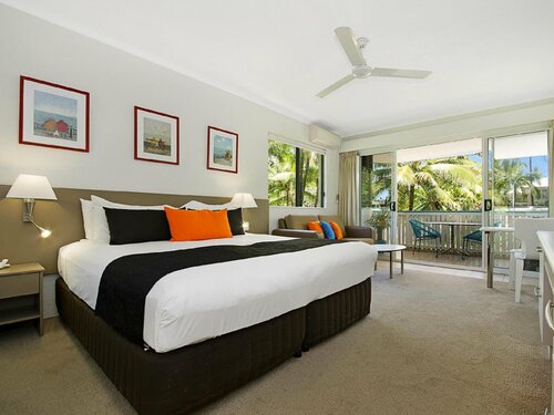 Гостиница By The Sea Port Douglas в Порту-Дугласе