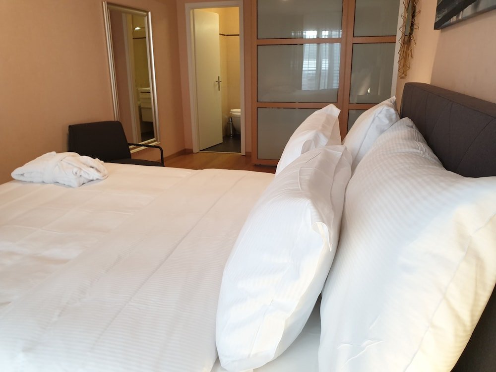 Фото Montreux Lake View Apartments City Centre