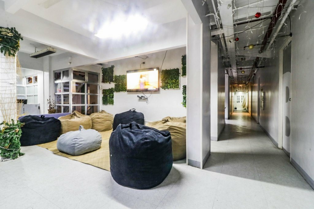 Hotel D Bunk Dormitory, Earth, photo