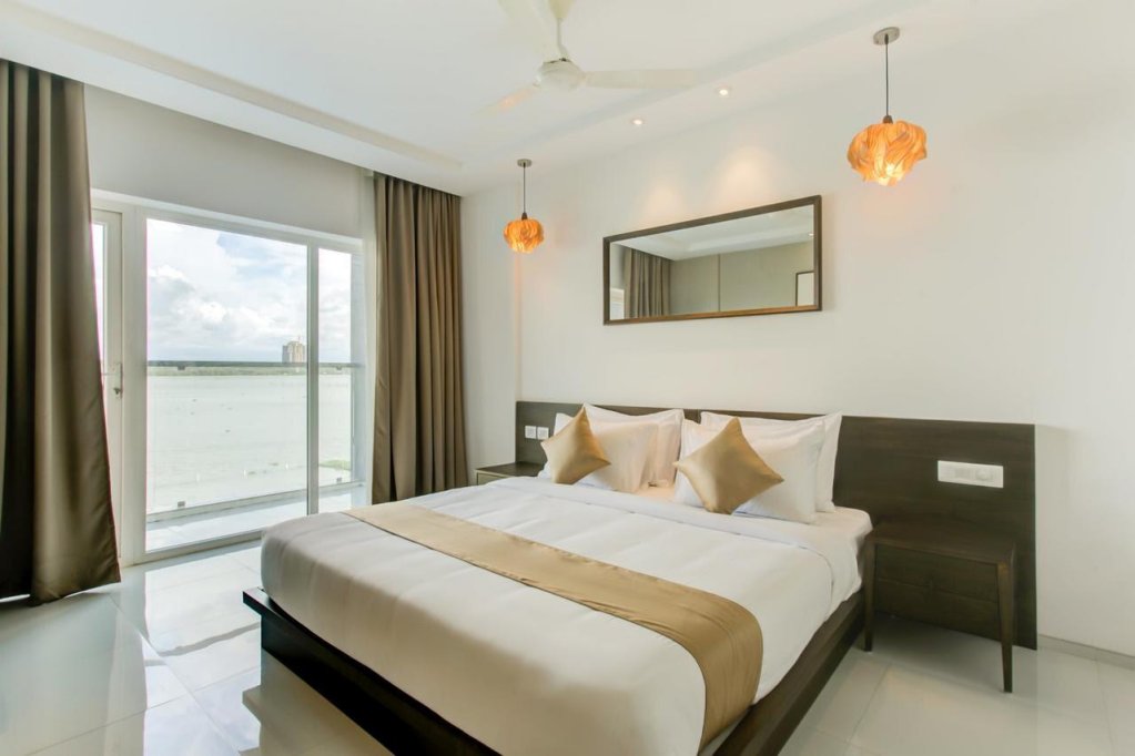 Фото Kent Baywatch Suites