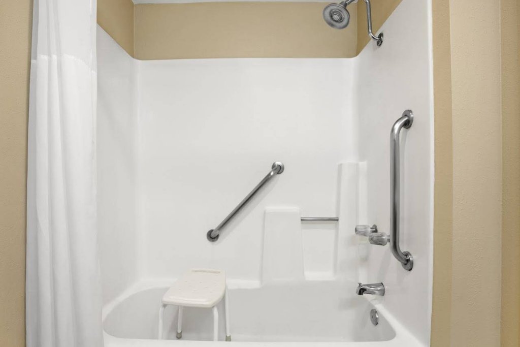 Фото Holiday Inn Express & Suites Camarillo, an Ihg Hotel