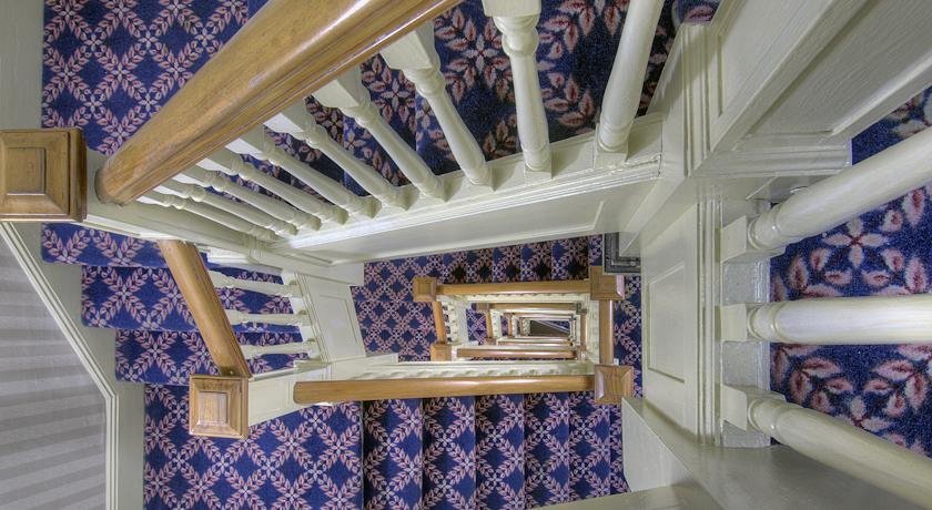 Фото Monarch Hotel