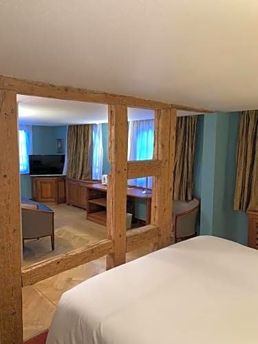 Фото Logis Hôtel Au Cerf d'Or