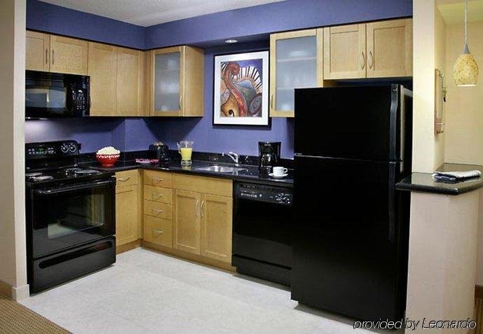 Фото Residence Inn by Marriott Toronto Downtown Entertainment District