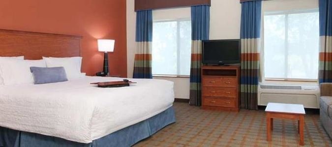 Фото Hampton Inn & Suites Ontario