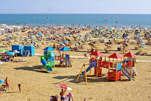 Апартаменты Lido Dei Pini Near Beach And Shopping Street