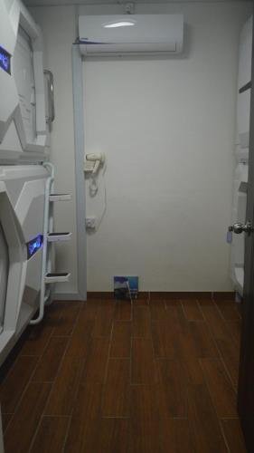 Фото Aloha Capsule Hotel