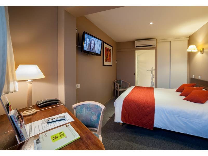 Фото Hôtel Les Tilleuls, Bourges