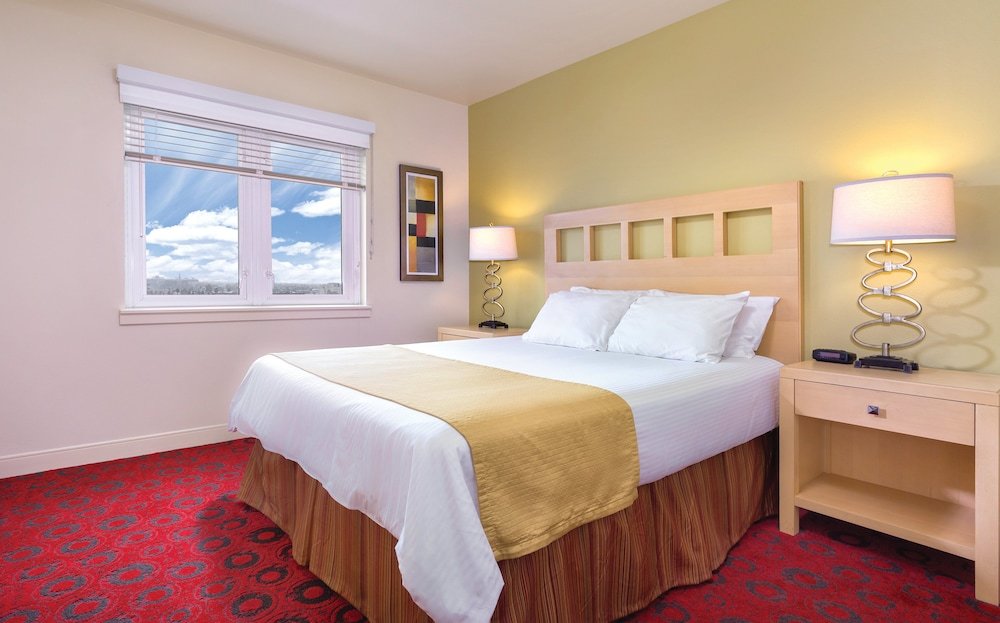 Фото Peacock Suites