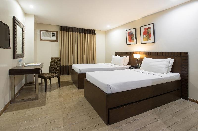 Фото Golden Prince Hotel and Suites