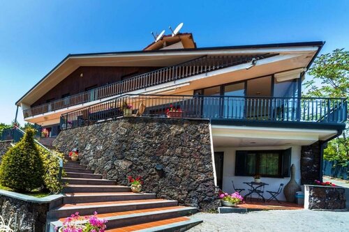 Гостиница Etna Hut в Николози