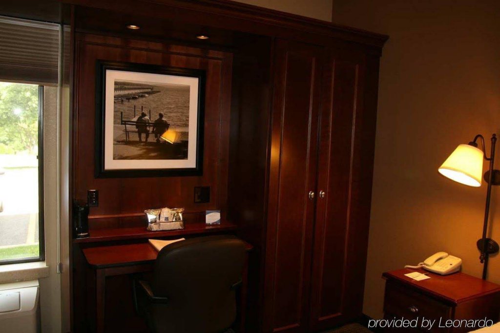 Фото Hampton Inn Madison East Towne Mall Area