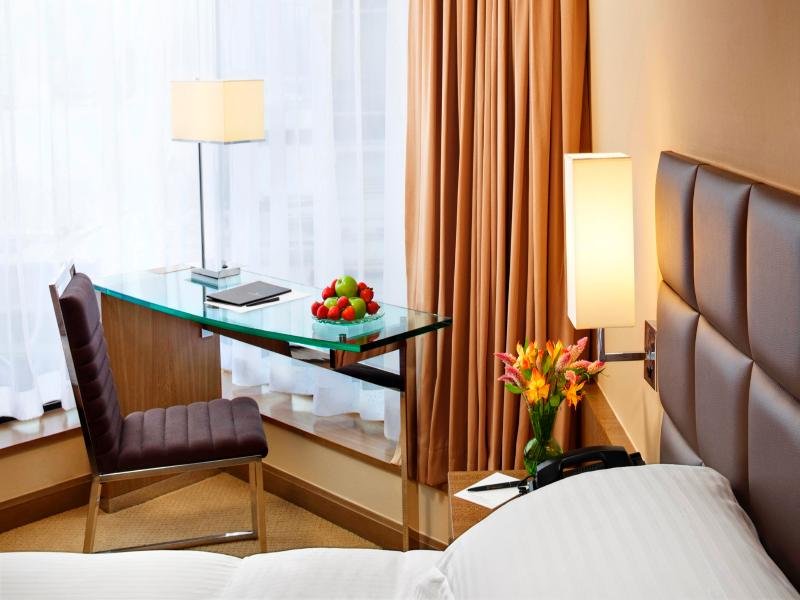 Фото The Kowloon Hotel