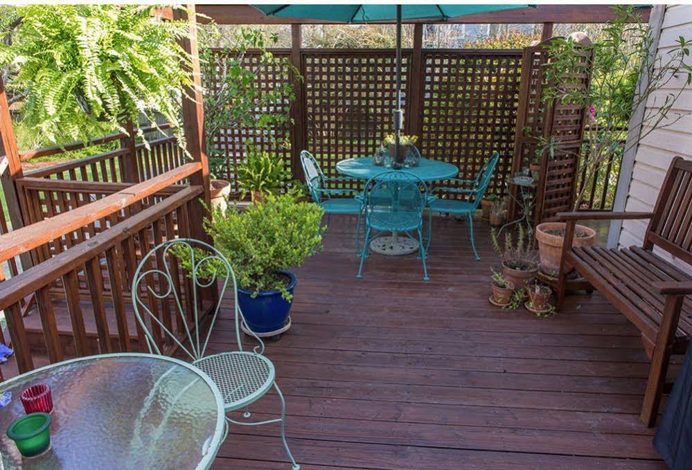 Фото Charles Bass House Bed & Breakfast