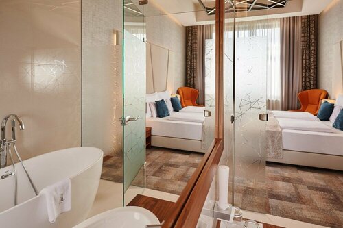 Гостиница Artis Boutique Hotel в Сомбатхее