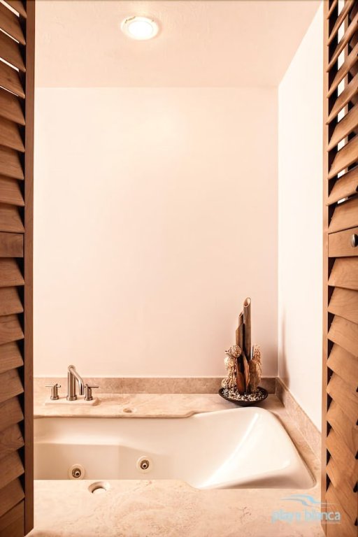 Фото 1 Playa Blanca 1207 - 1 Br condo by RedAwning