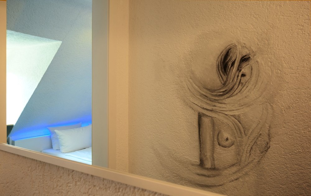 Фото Hotel H. E. Y. M. A. N. N.