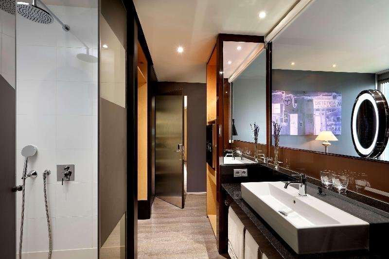 Фото The Level At Melia Barcelona Sky