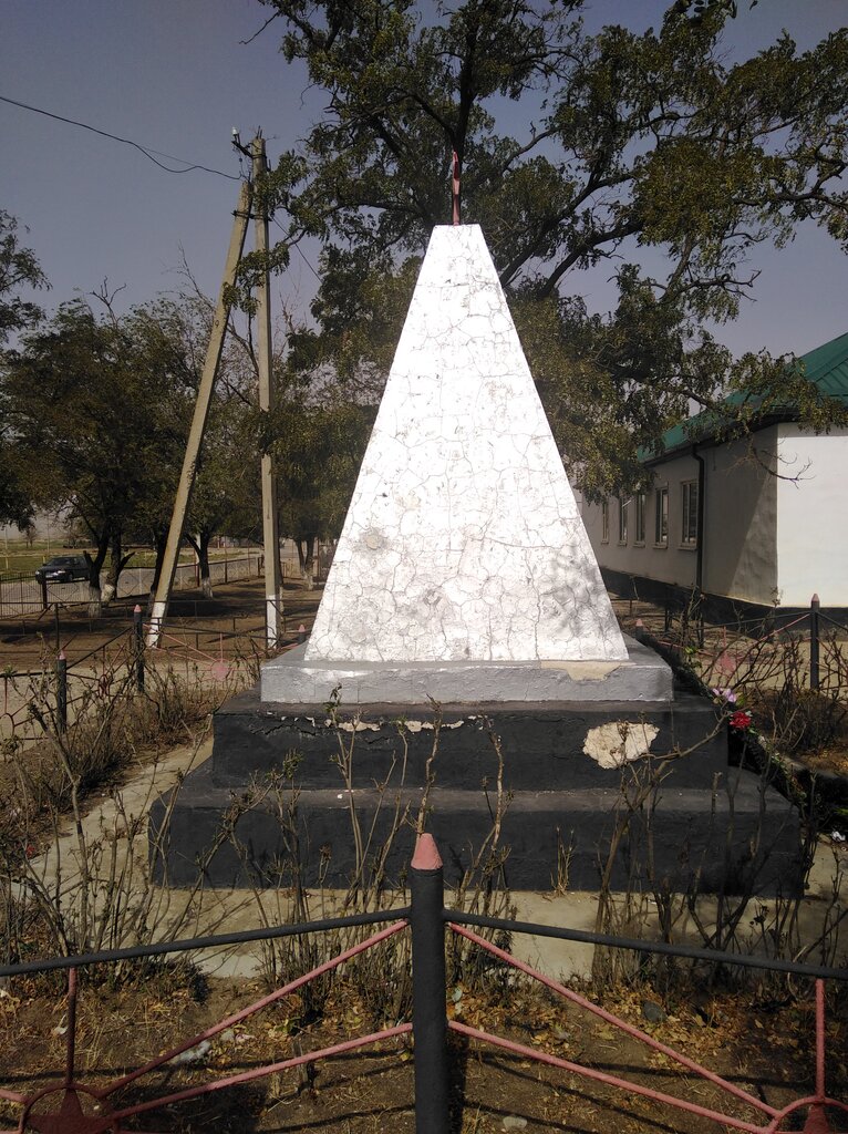 Памятник, мемориал Воинам-односельчанам, павшим в годы Великой Отечественной войны, Ставропольский край, фото