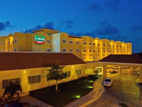 Гостиница Courtyard by Marriott Cancun Airport