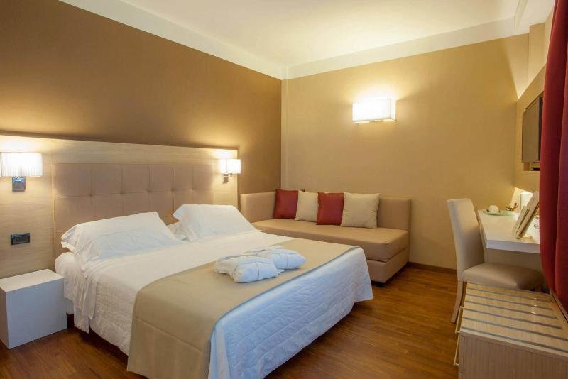 Фото Raffaello Hotel