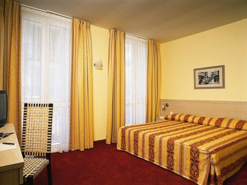 Фото Hotel Les Cigales