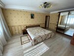 Na Fadeeva 32 Apartments (улица Адмирала Фадеева, 32), short-term housing rental