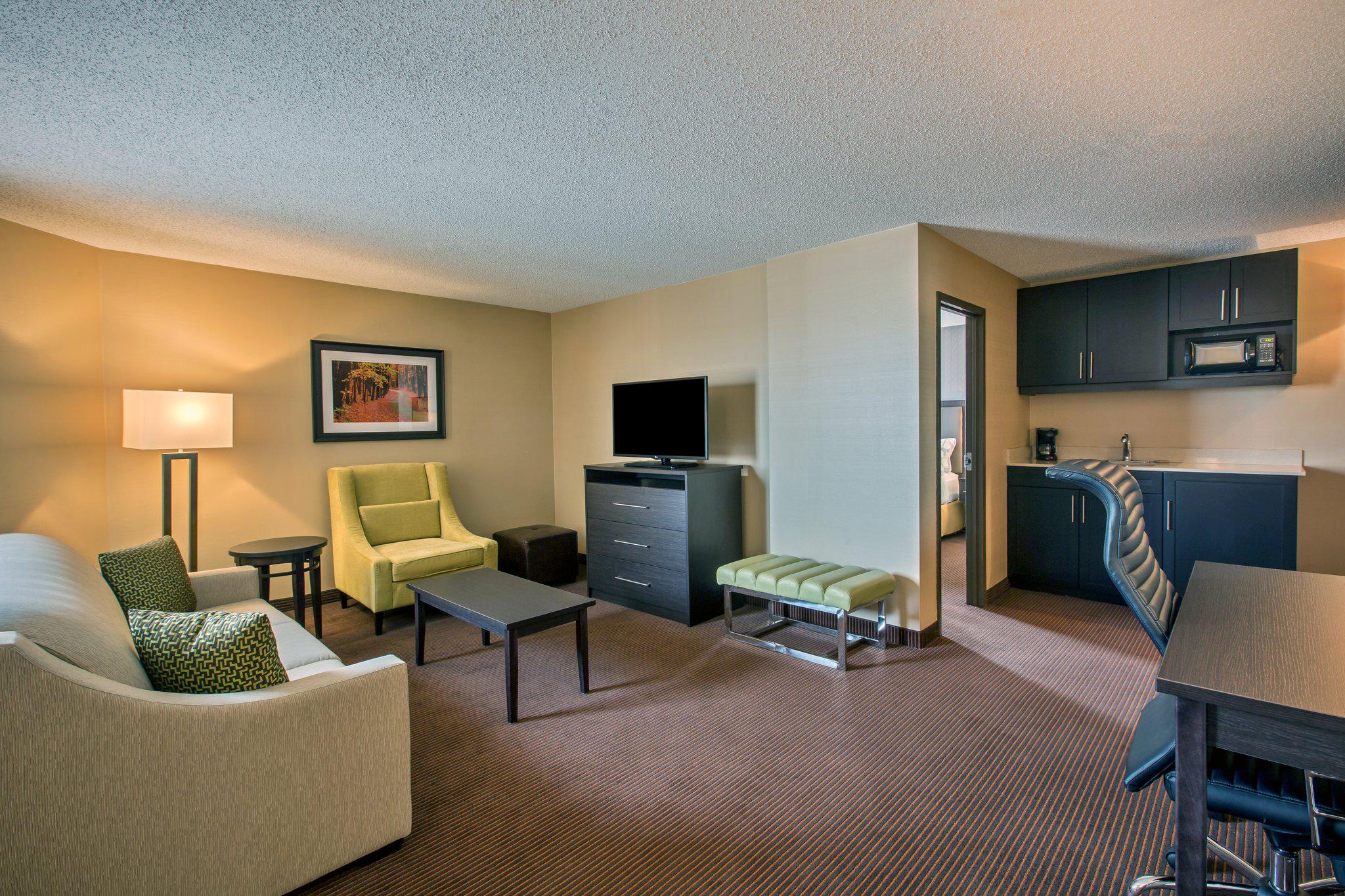 Фото Quality Inn & Suites Regina Downtown