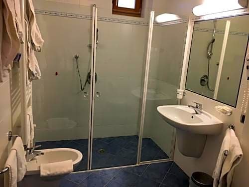 Фото Hotel Garni Enrosadira