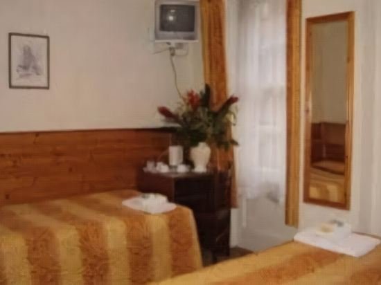 Фото Gower House Hotel