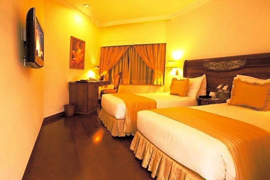 Фото Hotel The Royal Plaza