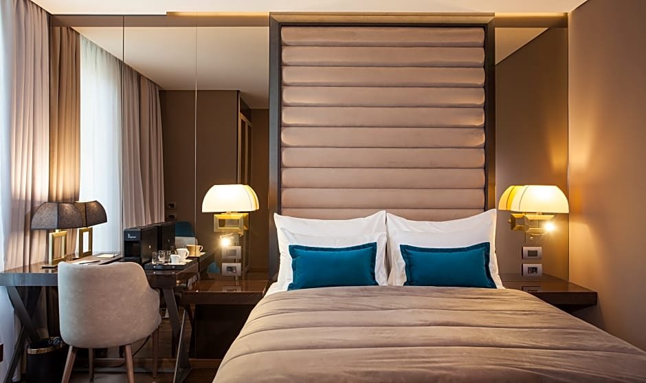 Фото Saint Ten Hotel