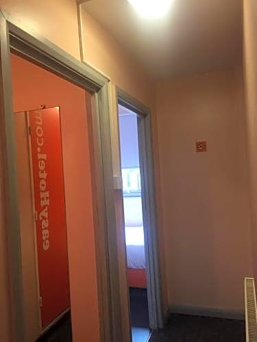 Фото EasyHotel London Victoria