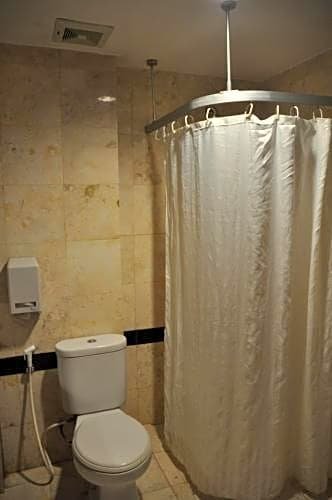 Фото Garuda Plaza Hotel