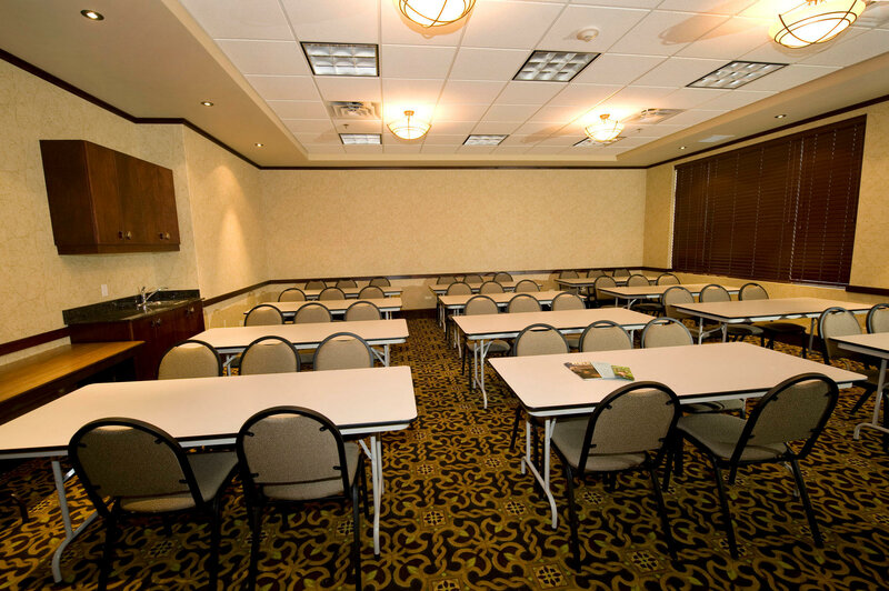 Гостиница Holiday Inn Hotel & x26; Suites-West Edmonton в Эдмонтоне