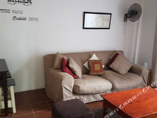 Фото Lilac Lodge Purple House