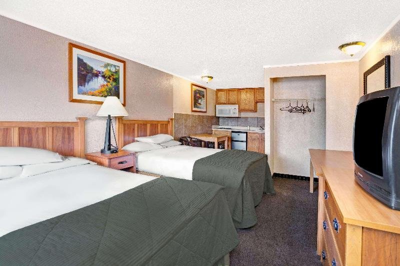 Фото Knights Inn Madison Heights