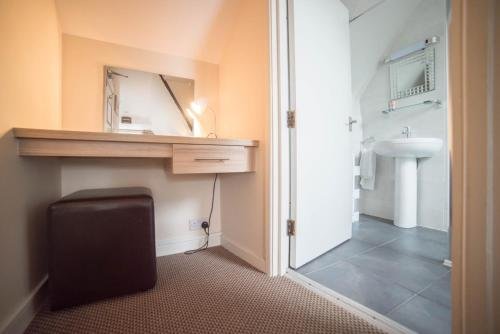 Фото Red Mullions Guest House