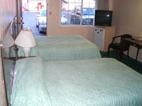 Фото Sky Ranch Inn