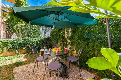 Фото Quiet Apartment with garden near Sea