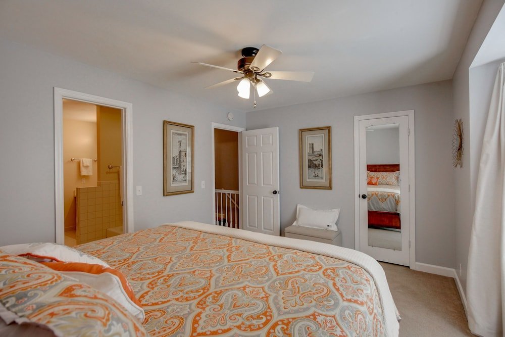 Фото Long Blvd Condo Unit E3 - 2 Br Condo