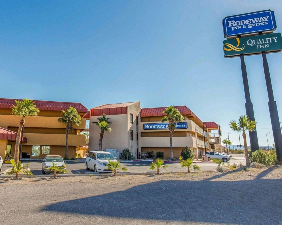 Фото Rodeway Inn & Suites