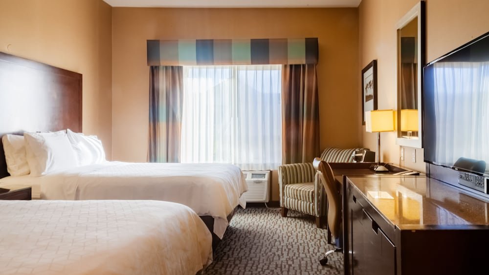 Фото Holiday Inn Express & Suites Salinas, an Ihg Hotel