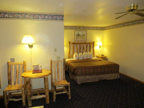 Фото Super 8 by Wyndham Bridgeview of Mackinaw City